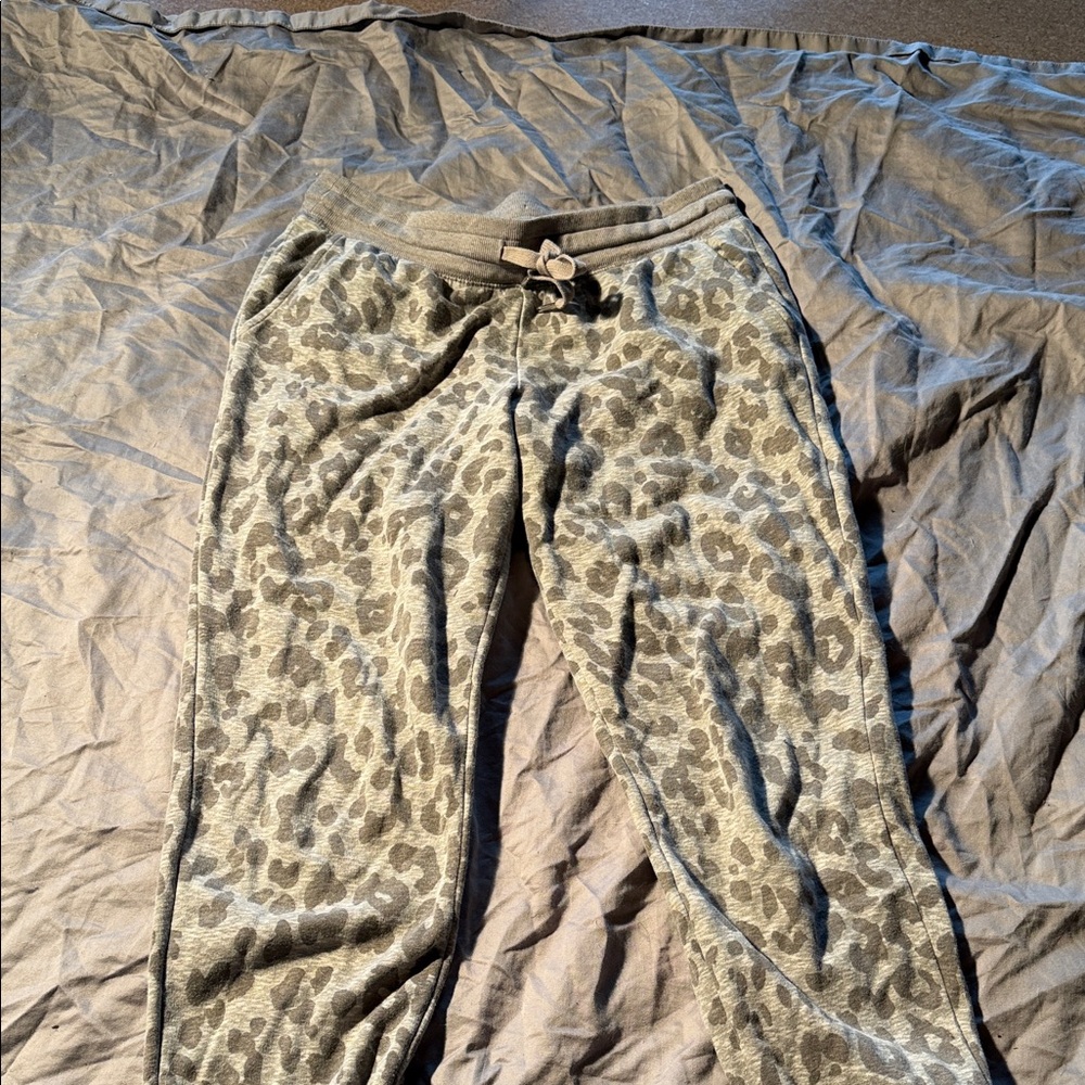 Old Navy Gray Leopard Print Jogger Pants